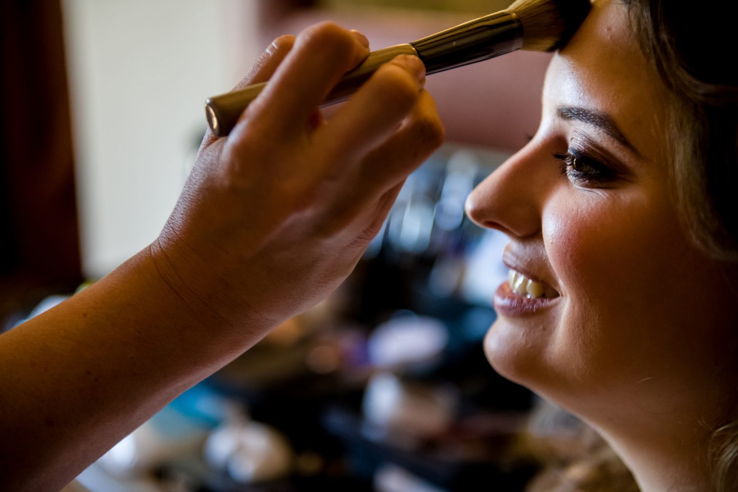 How to choose a wedding makeup artist?